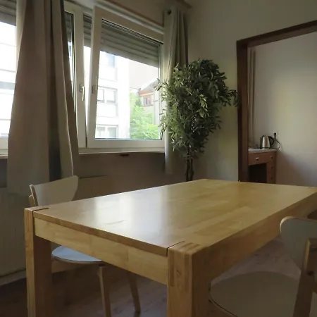 L8 Street Monteurwohnung - L Quadrate Daire *